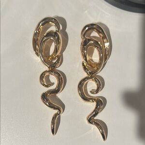 Elegant Gold Swirl Earrings